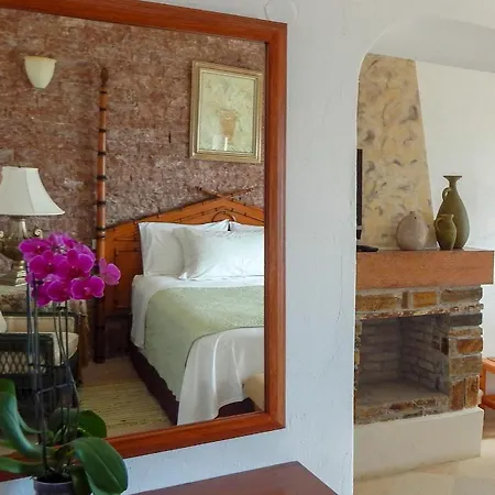 Le Petit Greek Hotel 2*