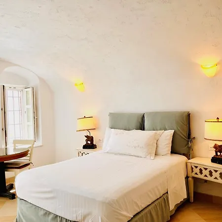 لو بيتي غريك 2* ثيرا