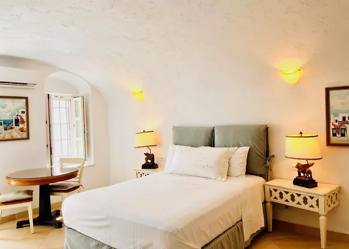 لو بيتي غريك 2* ثيرا