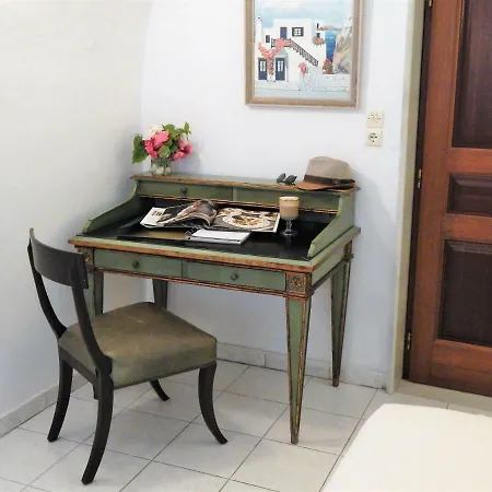 Hotel Le Petit Greek