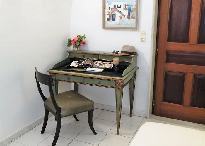 Hotel Le Petit Greek