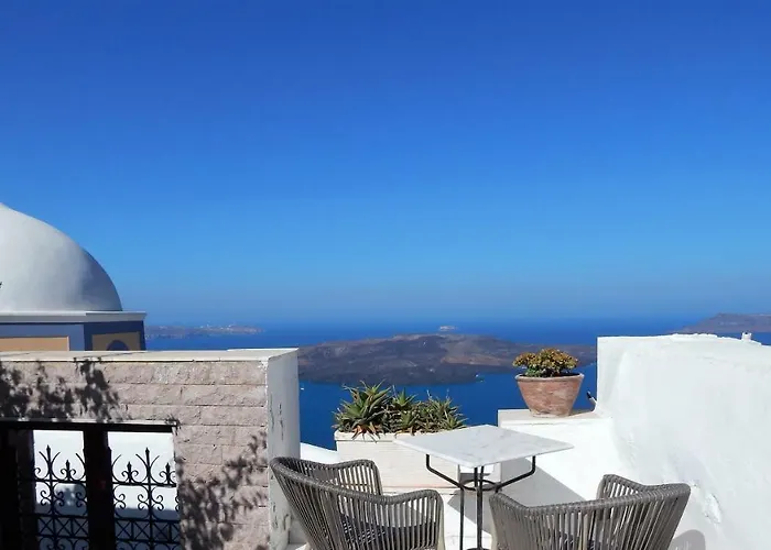 Le Petit Greek Hotel